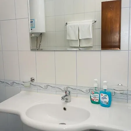 Maxi Studio ~ With Balcony, Parking And Pool דירה וארנה