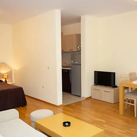 Maxi Studio ~ With Balcony, Parking And Pool Διαμέρισμα *